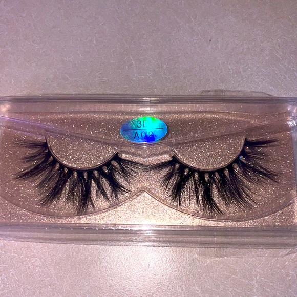 Lashes - Picture 1 of 1